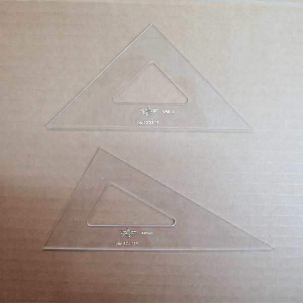 Τρίγωνο 15εκ. με πατούρα, χωρίς αρίθμηση